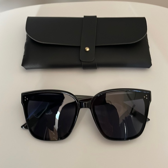 OVERSIZED SUNGLASSES BLACK with CASE - Picture 4 of 11